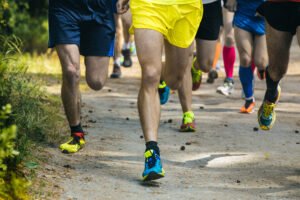 Do Flat Feet Make You Slower? -image with running athlets legs